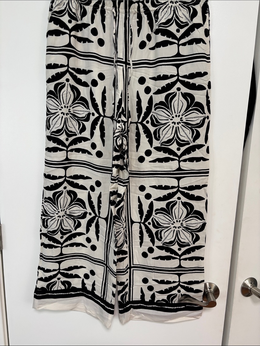 H&M Black and White Abstract Floral Pants